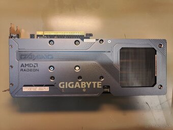 Grafická karta GIGABYTE 9060 XT 16GB 128-bit - 2