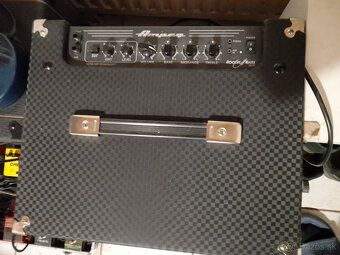 Ampeg RB-110 II basgitarové kombo - 2