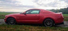 Ford Mustang 5.0 GT - 2