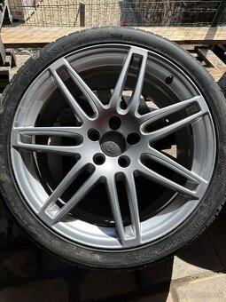 255/35 R19 - 2
