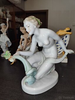 Herend - akt s motýľom - 2