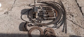 Staré náhradné diely na motorku - 2