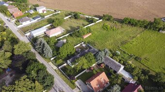 samostatné pozemky plus prístupová cesta  v Lehniciach - 2