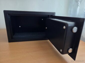 Trezor Burg Wächter - 2