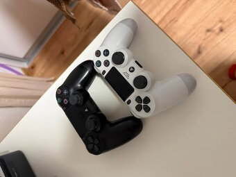 predám ovládače playstation 4 kus 25eur - 2
