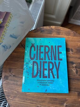 Čierne diery - knihy a grafiky - NEROZBALENÉ - 2