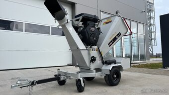 Profesionálny štiepkovač dreva - 2