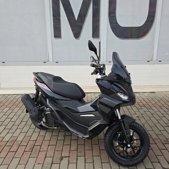 Aprilia SR GT 125 - 2