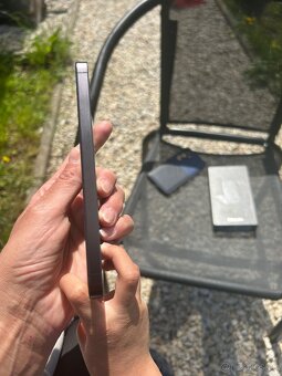 Samsung Galaxy S24 - 2