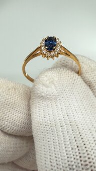 Elegantný prsteň z 18K zlata s 0,35 ct prírodným zafírov - 2