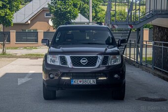 Nissan Pathfinder 3.0 V6 LE A/T - 2