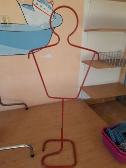 vesiaky,haky na stenu,kovove figuriny aj do predajne - 2