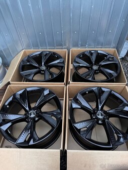 ORIG.AUDI RS6 RS7 R22 C8 AUDI SPORT NOVE DISKY AUDI Q8 SQ8 - 2