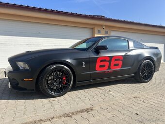 Ford Mustang Shelby GT 500 V8 SVT - 2
