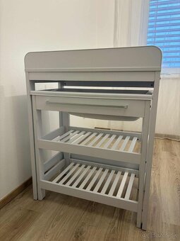 Prebaľovací pult s vanickou+policky - 2