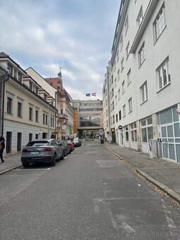 4izbový veľkometrážny staromestský tehlový byt s parkovaním - 2