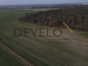 Na predaj rozľahlé stavebné pozemky v obci Láb - 2