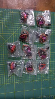 Mikro serva s kovovymi prevodmi MG90S s prislusenstvom - 2