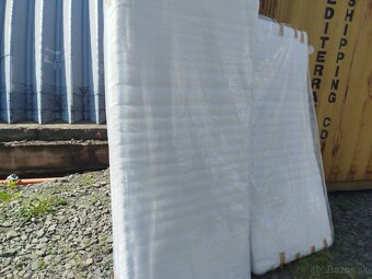 Posteľ s čelom s matracom rozmerov 140 200 cm predám. - 2