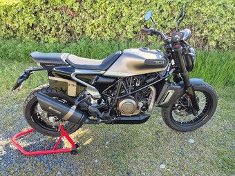 Predam Husqvarna Svartpilen 701 - 2