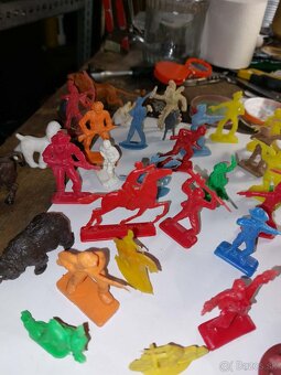 Staré retro figúrky,indiáni,vojaci - 2