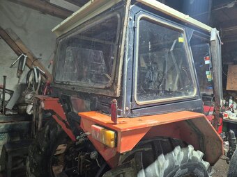 Predám  kabínu na zetor - 2