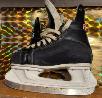 Predám detské korčule CCM,veľkost 36 - 2