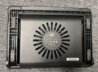 Cooler Master s USB hubom - 2