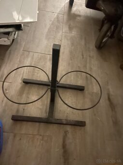 Darujem stojany na misky - 2