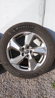18" ORIGINÁL TOYOTA RAV4 5.gen. alu disky 5x114,3 7x18 et35 - 2