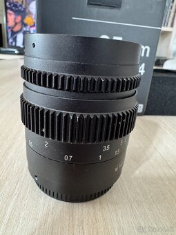 SLR Magic 35mm T1.4 Cine Mark II – objektív pre MFT - 2