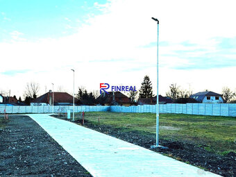 NA PREDAJ - stavebný pozemok B2 - 748m2 v Zemianskej Olči - 2