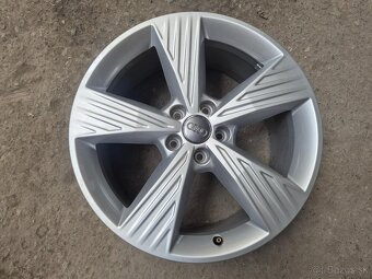 5x112 r19 ET45 x 8J elektróny originál AUDI - 2