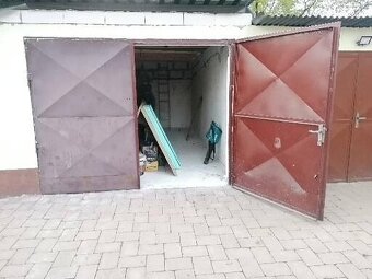 Dvojkrídlová garážová plechová brána - 2