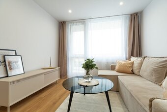 NA PREDAJ 2 IZBOVÝ BYT S LODŽIOU PO KOMPLETNEJ REKONŠTRUKCII - 2