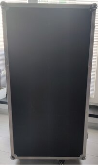 cierny prepravny kufor - case - box - rack - 2