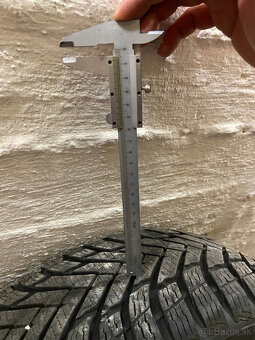 Predám zimnú sadu pneumatík 215/70 R16 Nokian Weatherproof - 2