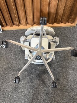 Herman Miller Mirra 2 - 2