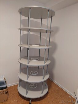 Otočný regál - 2