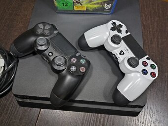 Sony PlayStation 4 slim + 2 ovládače - 2