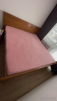 Manželská postel z masívu - 2