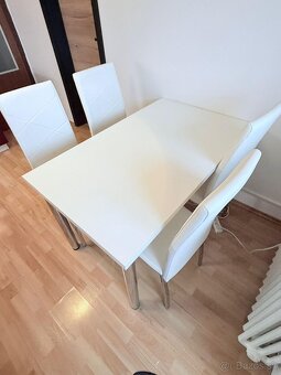 Stôl a stoličky - 2