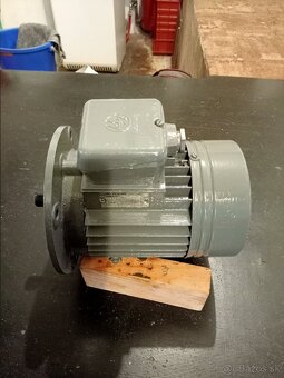 Predám el. motor - 2
