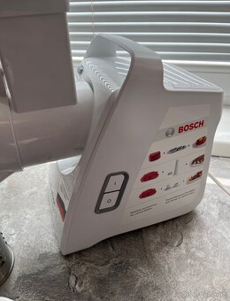 Mlynček na mäso Bosch MFW 3520W strúhač na zeleninu - 2
