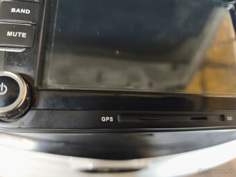 Predám plne funkčné autorádio s Navi dotykové. - 2