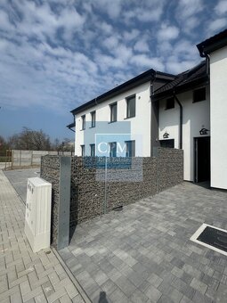 Ponúkame na predaj 4-izbové dvojdomy s pozemkom a parkovaním - 2