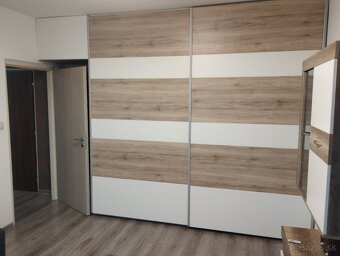 Kúpou voľný, zariadený 1 izbový byt. - 2