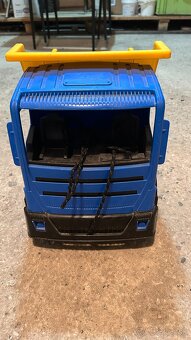 Plastove auto /tatra/ - 2