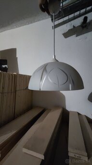 Umývadlo a stropné svetlá - 2