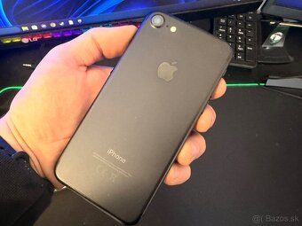 Apple iPhone 7 32GB Space Gray - 2